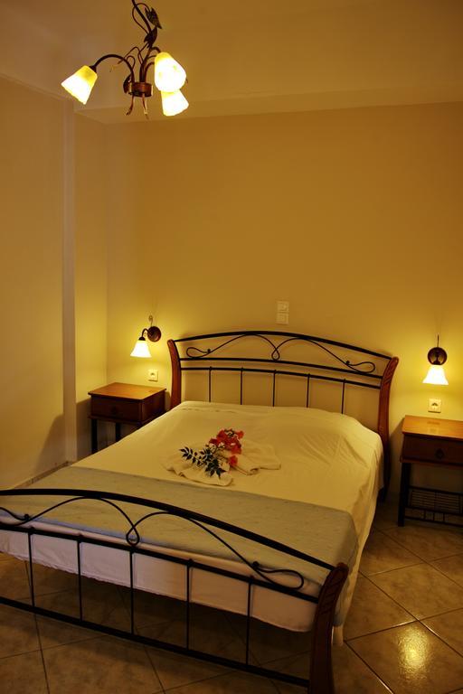 Auberge de jeunesse Aposperitis à Donoussa Chambre photo